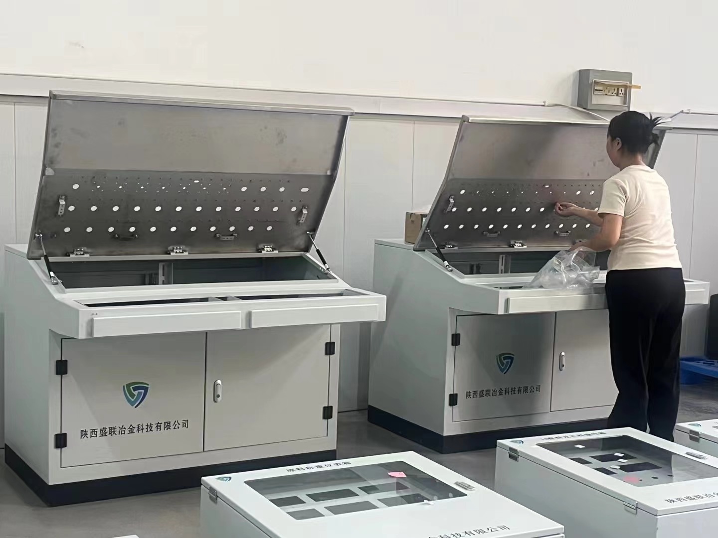 尊龙卡z6官网登录入口科技特种直流炉项目“自动化全套电气设备”制作中